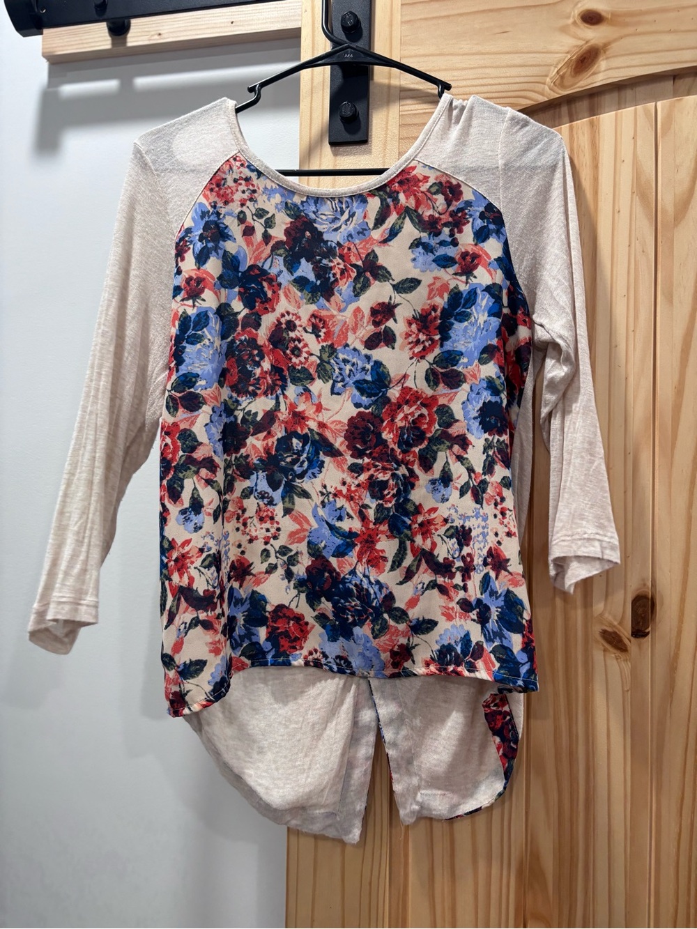 Floral Raglan 3/4 Sleeve Top - Cream with Blue & Red Floral